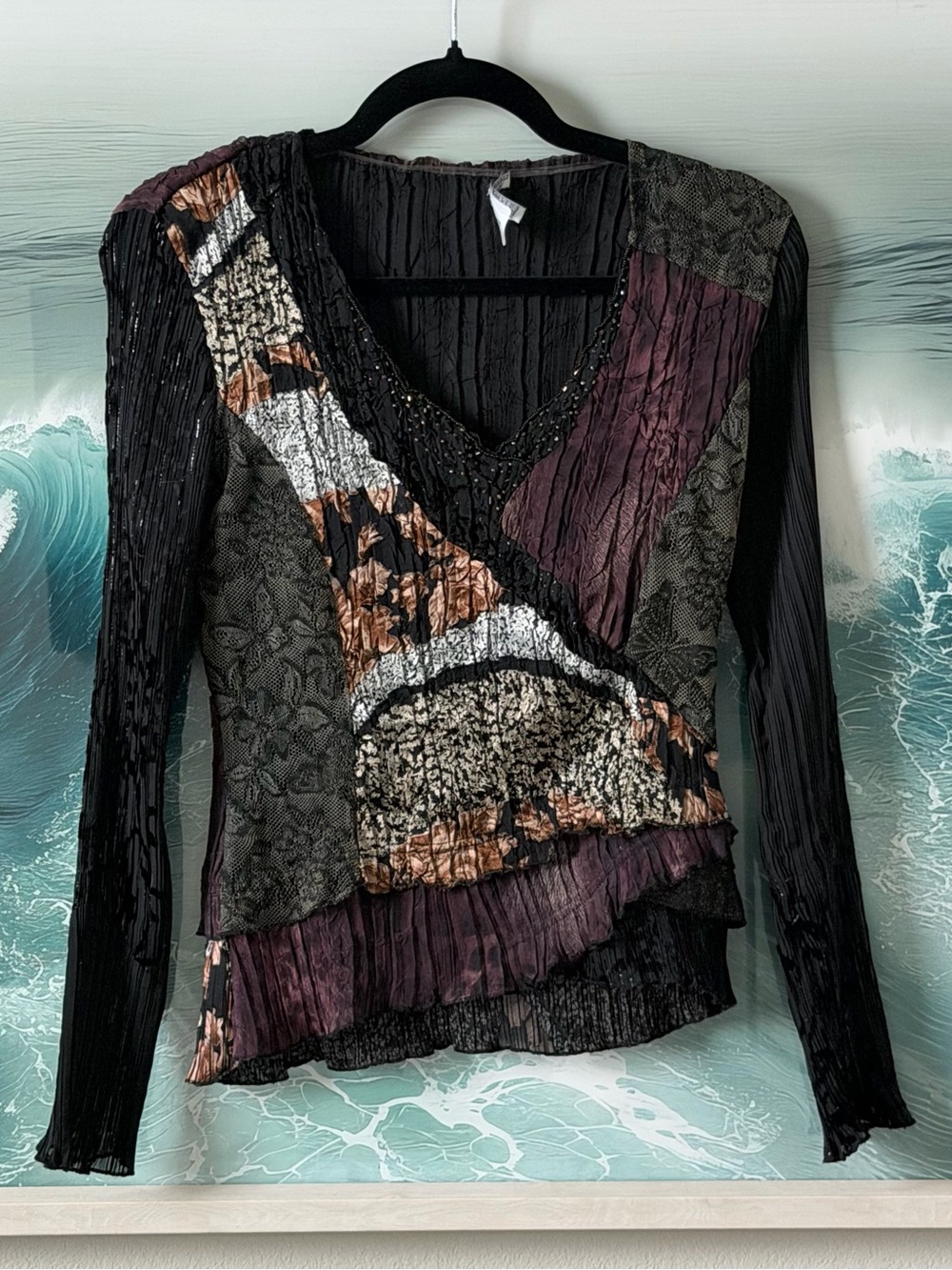 Women’s Mixed-Print Crinkle V-Neck Top in Black and Plum